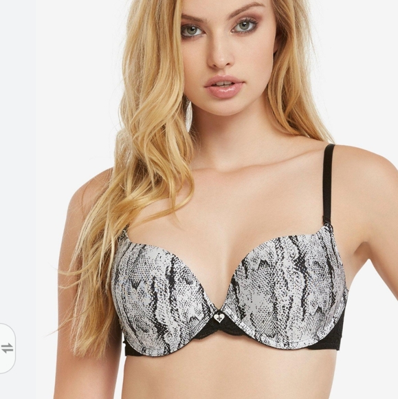 Victoria's Secret Wear Everywhere Padded Bra Size 32B - Picture 10 of 10